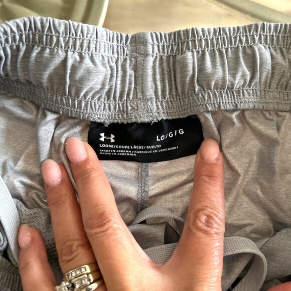 Under Armour Mens Loose Fit Gray Athletic Shorts Size Large - Picture 3 of 6